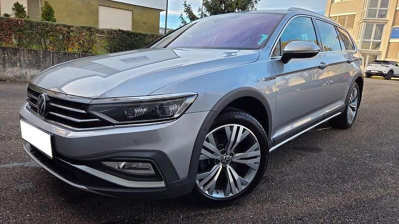 Grau Gebraucht 2022 VW Passat Alltrack Kombi | 14.999 € - Bild 1/4