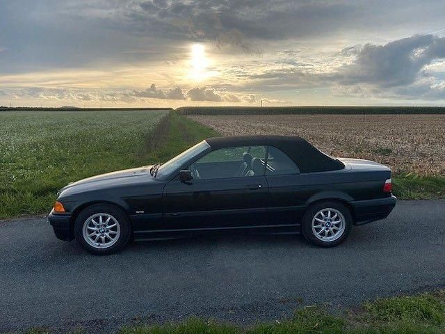 Gebraucht BMW 318 Cabriolet M Sport 116 PS (85 kW) 2000 Schwarz Cabrio