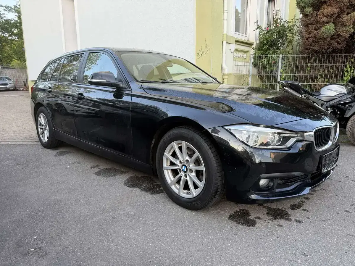 Gebraucht BMW 318 Advantage 150 PS (110 kW) 2016 Black sapphire metallic Kombi