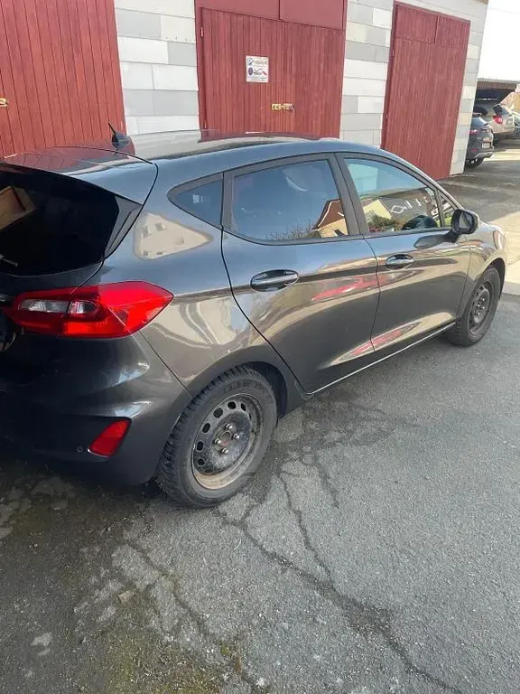 Gebraucht Ford Fiesta Cool & Connect 86 PS (63 kW) 2019 Grau Kleinwagen