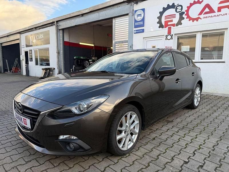 Grau Gebraucht 2014 Mazda 3 Center-Line Limousine | 12.580 € - Bild 1/4