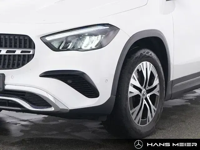 Gebraucht Mercedes GLA200 Advanced 150 PS (110 kW) 2025 Unilack polarweiß SUV