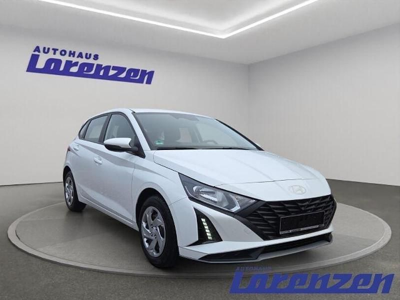 Gebraucht Hyundai i20 Select 79 PS (58 kW) 2025 Weiß Kleinwagen