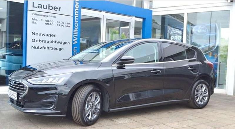 Agate black metallic Neu 2025 Ford Focus Titanium Limousine | 24.475 € (Superpreis) - Bild 1/4