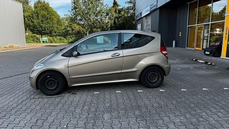 Beige Gebraucht 2005 Mercedes A170 Elegance Van / Kleinbus | 2.250 € (Guter Preis) - Bild 1/4