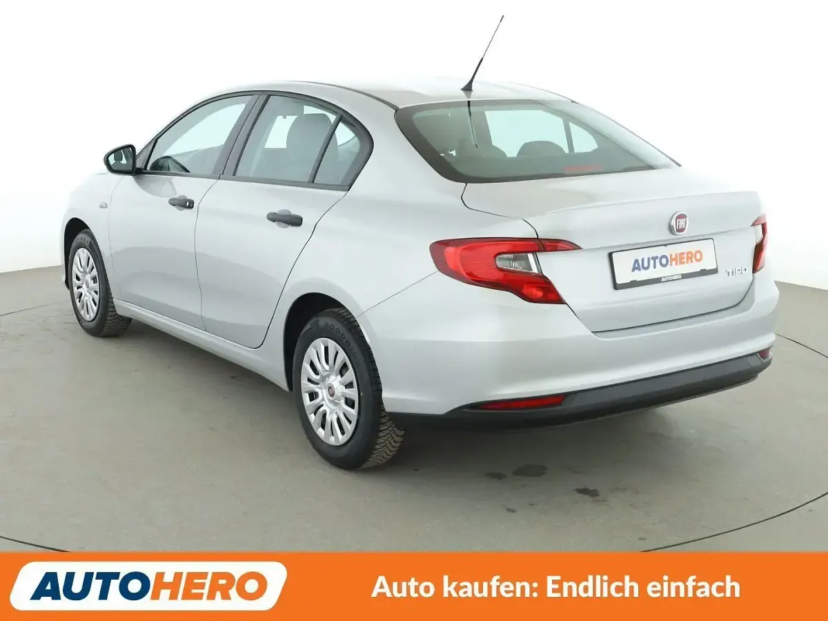 Usado Fiat Tipo Pop 95 CV (69 kW) 2016 Gris Berlina