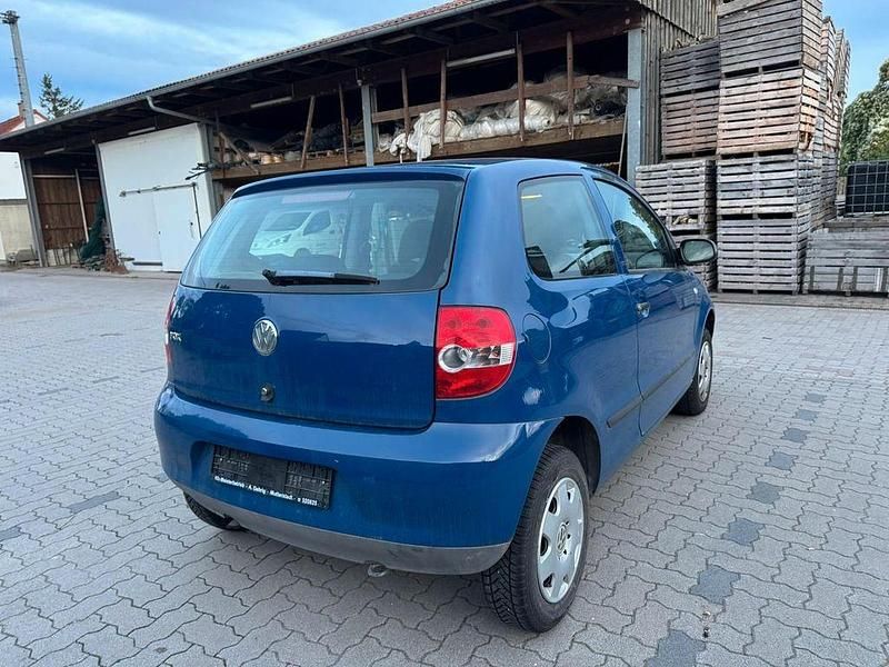 Gebraucht VW Fox 54 PS (39 kW) 2006 Blau Kleinwagen