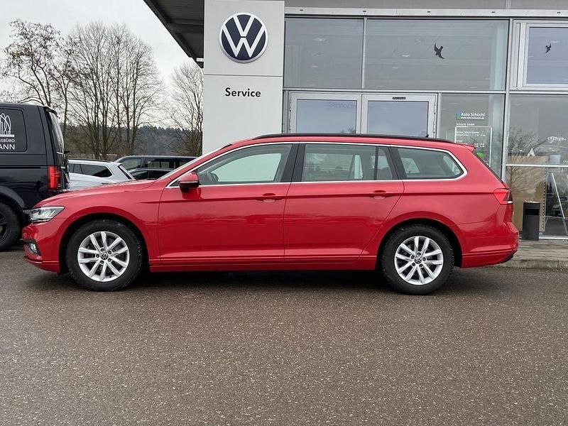 Second-hand VW Passat Business 122 CP (89 kW) 2023 Roșu Break