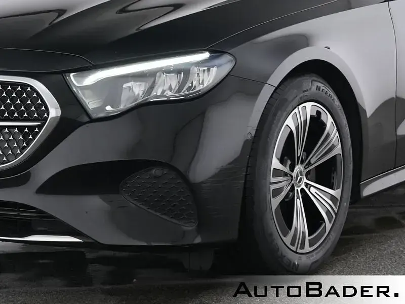 Gebraucht Mercedes E220 Advanced 197 PS (144 kW) 2025 Schwarz Limousine