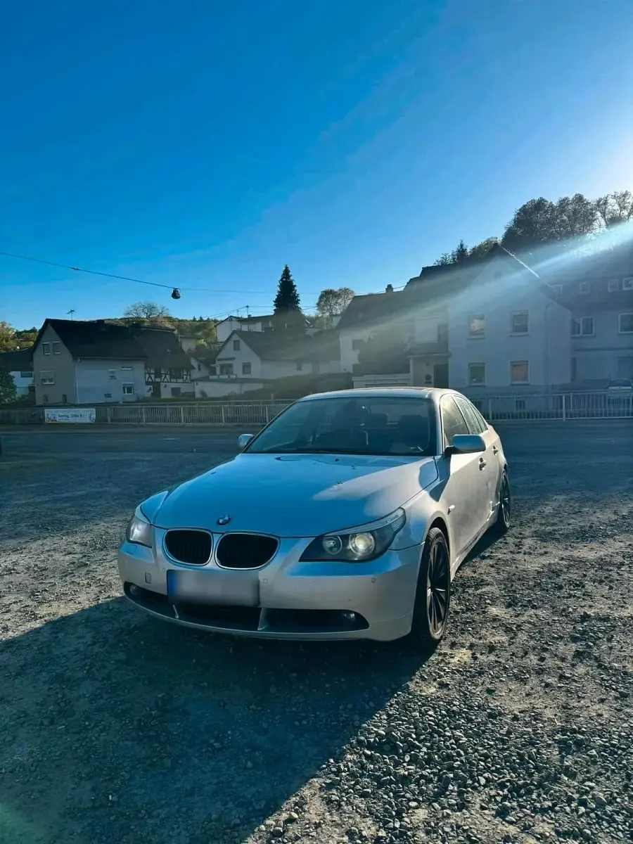 Second-hand BMW 525 204 CP (150 kW) 2006 Argintiu Berlinǎ