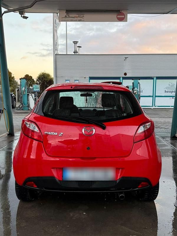 Gebraucht Mazda 2 75 PS (55 kW) 2008 Rot Kleinwagen