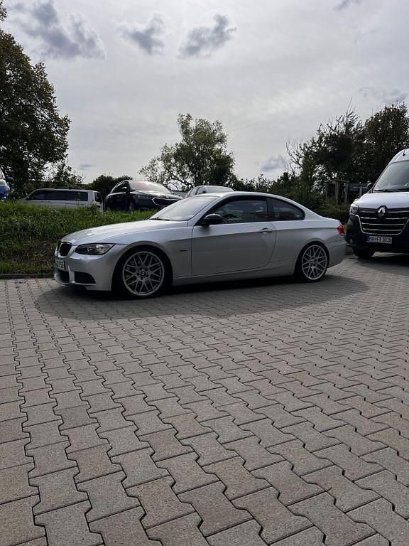 Gebraucht BMW 330 Sport Line 272 PS (200 kW) 2007 Silber Coupé