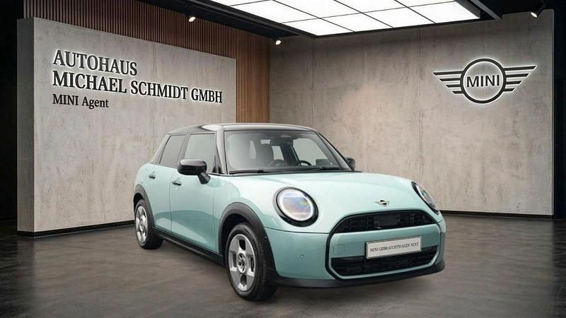 Second-hand Mini Cooper 114 kW (156 CP) 2025 Verde Hatchback