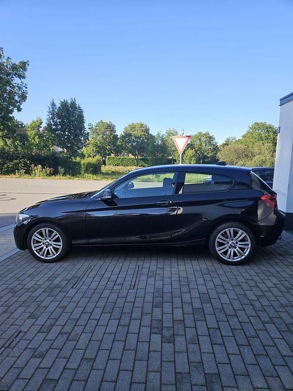 Schwarz Gebraucht 2014 BMW 114 Sport Line Kleinwagen | 5.500 € (Guter Preis) - Bild 1/4