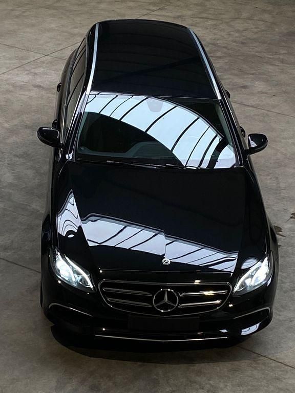 Schwarz Gebraucht 2019 Mercedes E220 Kombi | 19.999 € (Superpreis) - Bild 1/4