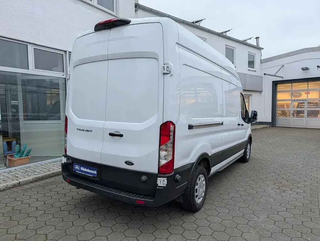 Gebraucht Ford Transit Trend 131 PS (96 kW) 2022 Weiß Pickup
