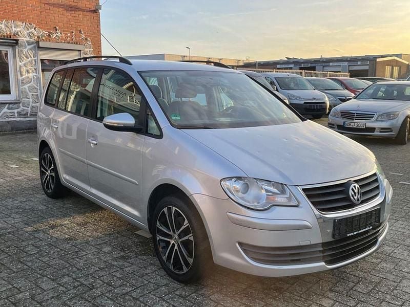 Gebraucht VW Touran Trendline 140 PS (102 kW) 2010 Silber Van / Kleinbus