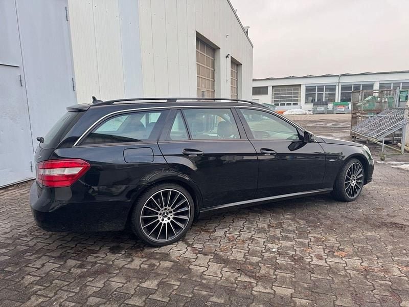 Gebraucht Mercedes E220 170 PS (125 kW) 2010 Schwarz Kombi
