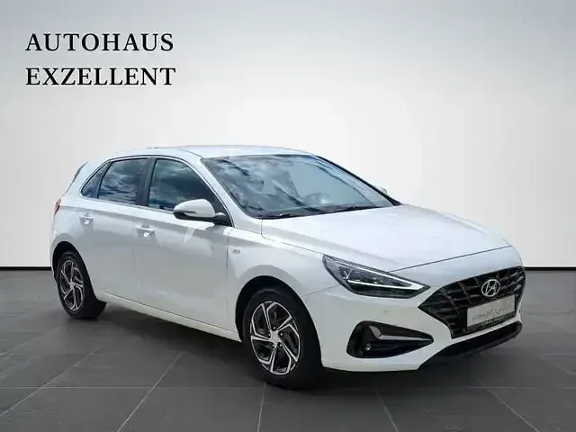 Gebraucht Hyundai i30 136 PS (100 kW) 2021 Weiß Limousine
