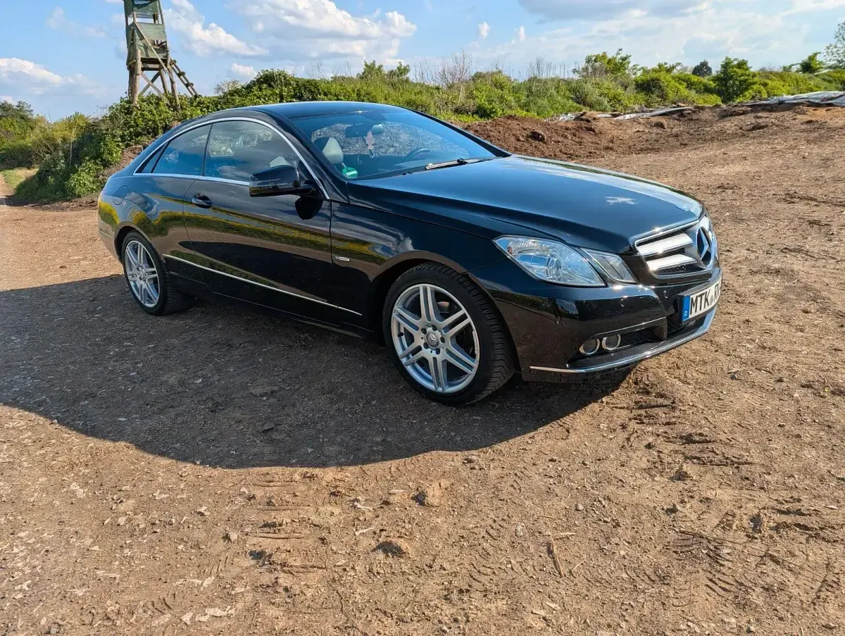 Gebraucht Mercedes E200 Avantgarde 184 PS (135 kW) 2010 Schwarz Coupé