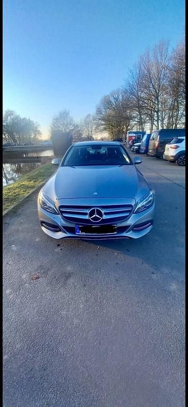 Grau Gebraucht 2014 Mercedes 180 Avantgarde Limousine | 13.299 € - Bild 1/4
