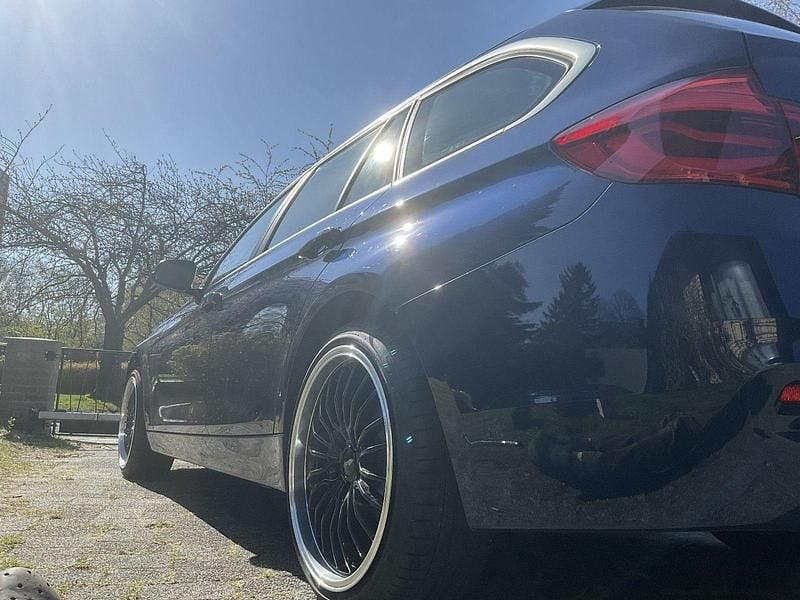 Gebraucht BMW 330 Advantage 258 PS (189 kW) 2018 Blau Kombi