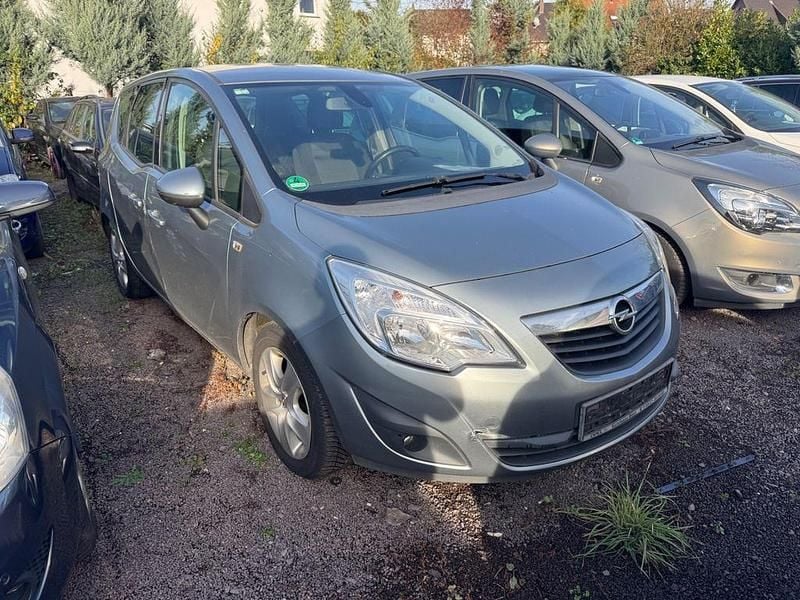 Gebraucht Opel Meriva Design Edition 101 PS (74 kW) 2011 Silber Van / Kleinbus