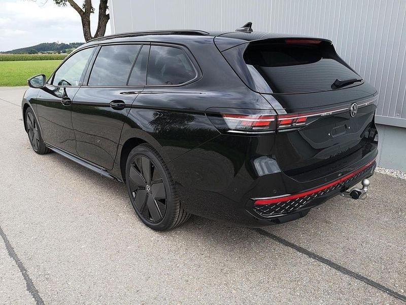 Neu VW Passat R-line 193 PS (141 kW) 2026 Grenadilschwarz metallic Kombi