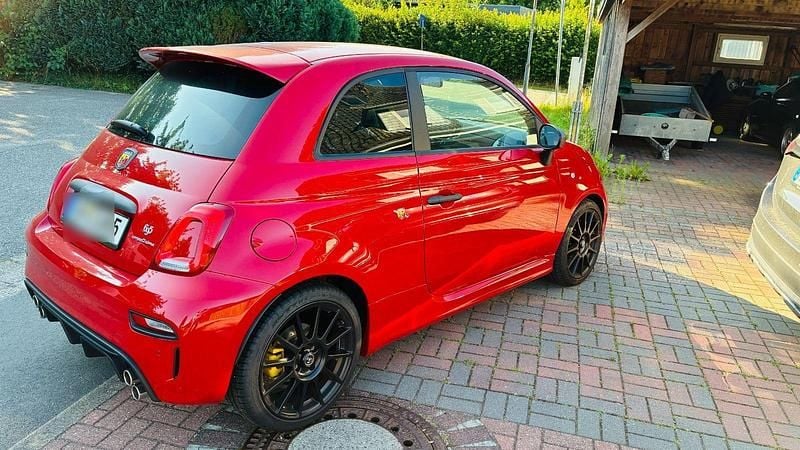 Rot Gebraucht 2024 Abarth 695 Competizione Kleinwagen | 27.990 € (Fairer Preis) - Bild 1/4