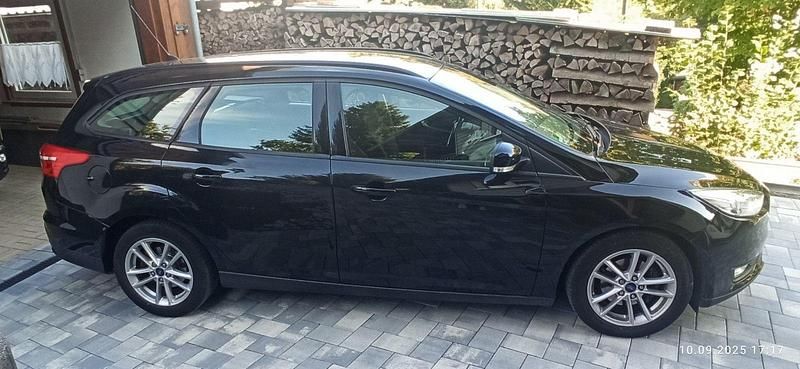 Schwarz Gebraucht 2015 Ford Focus Trend Kombi | 6.100 € (Superpreis) - Bild 1/4
