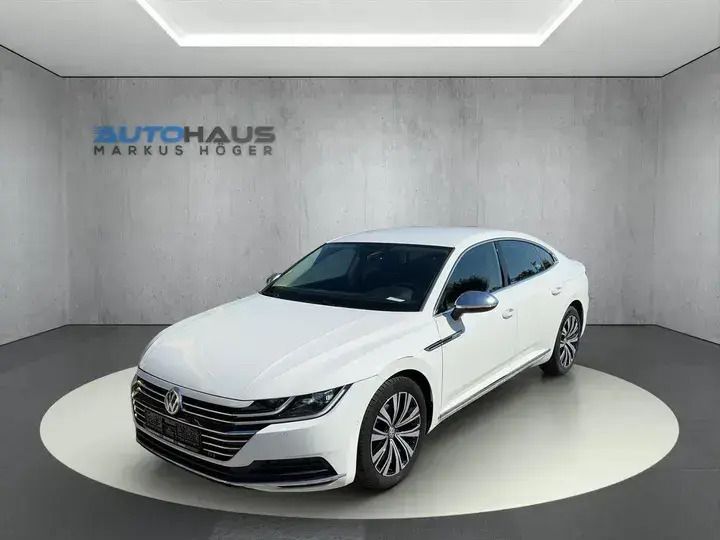 Oryxweiß perlmutteffekt Gebraucht 2019 VW Arteon R-line Limousine | 21.790 € (Etwas zu teuer) - Bild 1/4