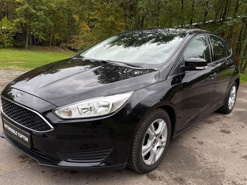 Schwarz Gebraucht 2015 Ford Focus Ambiente Limousine | 4.999 € (Fairer Preis) - Bild 1/4