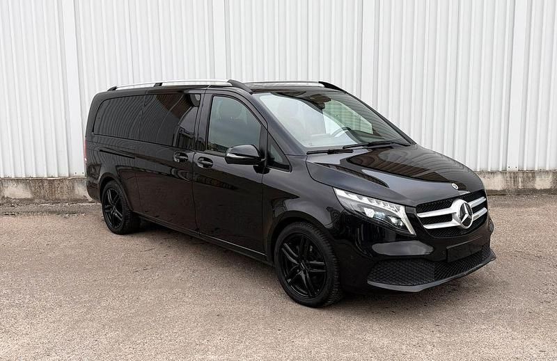 Schwarz Gebraucht 2024 Mercedes V300 Van / Kleinbus | 48.555 € - Bild 1/4