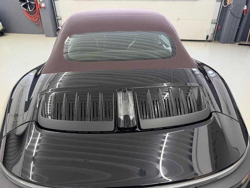 Neu Porsche 911 541 PS (397 kW) 2025 Tiefschwarzmetallic Cabrio