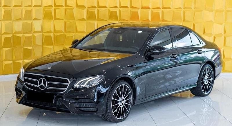 Schwarz Gebraucht 2017 Mercedes E200 AMG line Limousine | 27.100 € (Guter Preis) - Bild 1/4