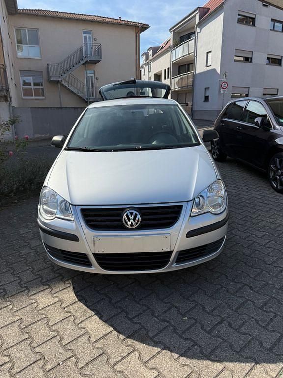 Silber Gebraucht 2005 VW Polo Trendline Limousine | 2.250 € (Fairer Preis) - Bild 1/4