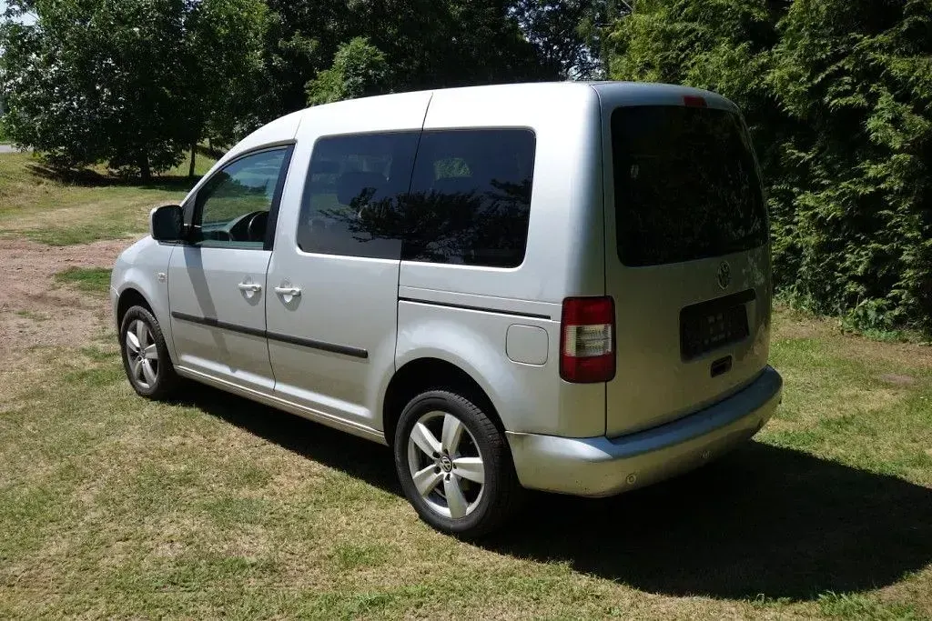 Gebraucht VW Caddy Comfortline 140 PS (102 kW) 2010 Silber Van / Kleinbus
