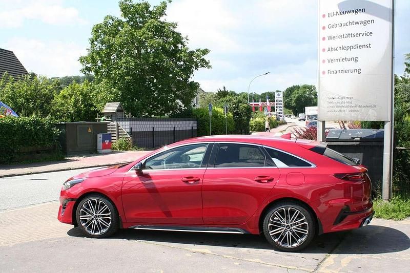 Rot Gebraucht 2024 Kia ProCeed GT-Line Kleinwagen | 26.850 € (Guter Preis) - Bild 1/4