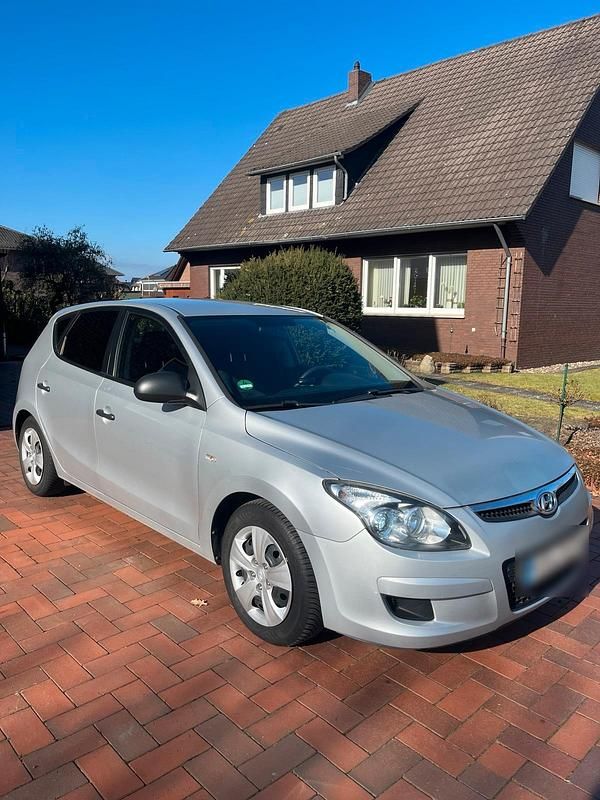 Gebraucht Hyundai i30 Classic 109 PS (80 kW) 2009 Grau Kleinwagen
