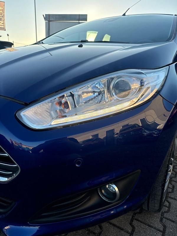 Gebraucht Ford Fiesta Titanium 140 PS (102 kW) 2016 Blau Limousine