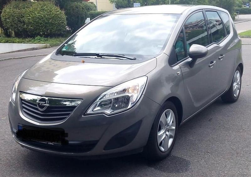 Grau Gebraucht 2010 Opel Meriva Edition Van / Kleinbus | 5.100 € (Teuer) - Bild 1/4