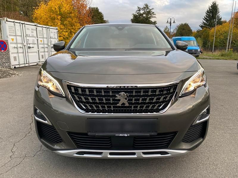 Grün Gebraucht 2018 Peugeot 3008 SUV | 16.600 € (Fairer Preis) - Bild 1/4