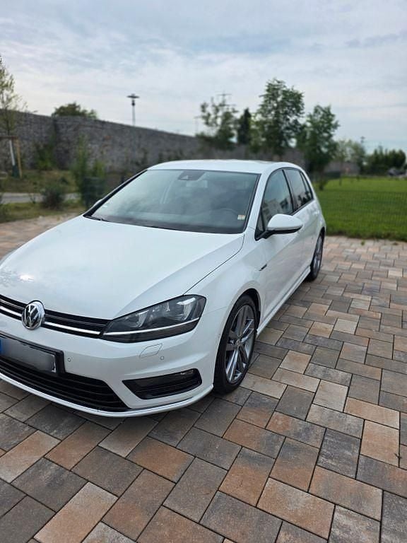 Weiß Gebraucht 2015 VW Golf VII LOUNGE Limousine | 14.200 € (Fairer Preis) - Bild 1/4