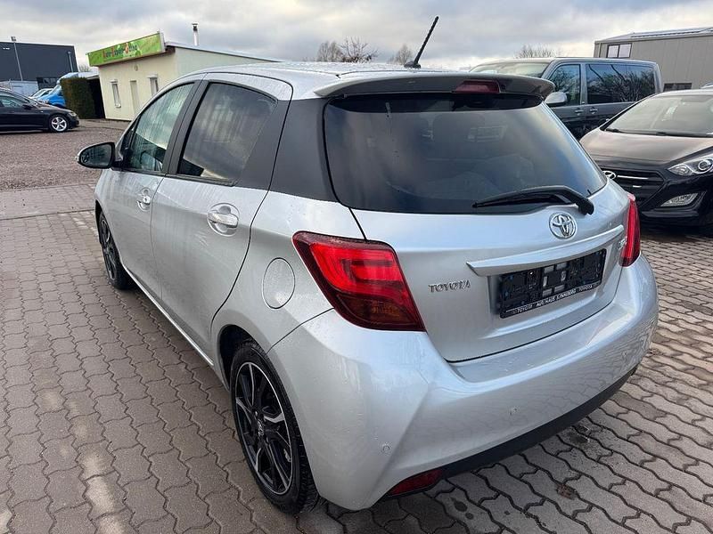 Gebraucht Toyota Yaris Executive 99 PS (72 kW) 2014 Limousine