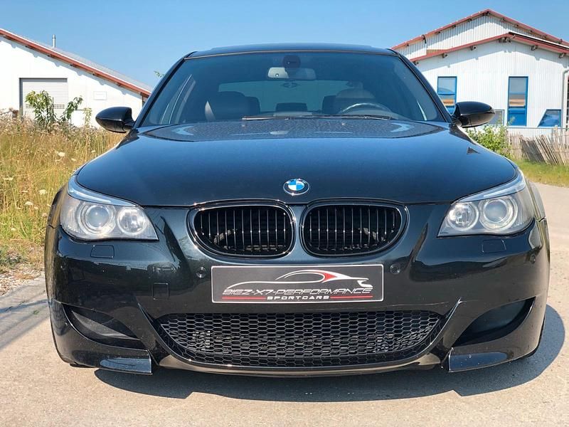 Second-hand BMW M5 Performance 507 CP (372 kW) 2005 Negru Berlinǎ