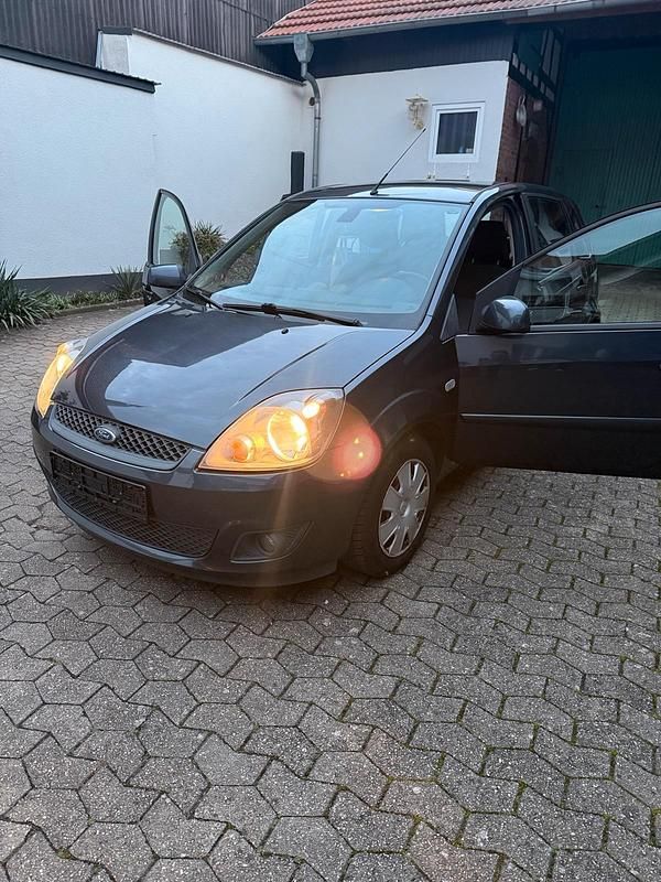 Gebraucht Ford Fiesta Style 88 PS (64 kW) 2008 Grau Kleinwagen
