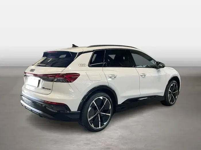 Używany Audi Q4 e-tron Ambiente 210 kW (286 KM) 2025 Biały SUV