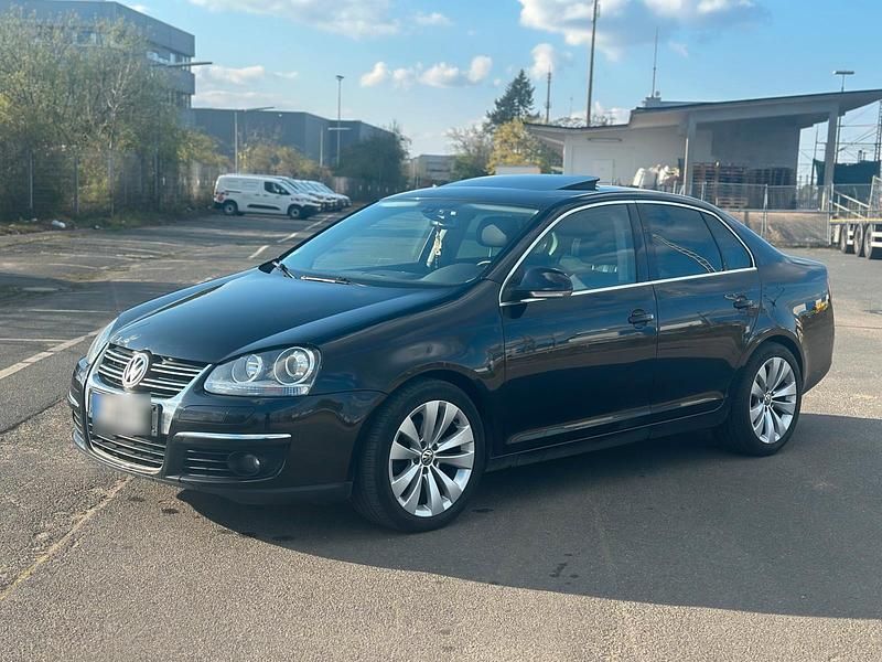 Second-hand VW Jetta 140 CP (102 kW) 2005 Negru Berlinǎ