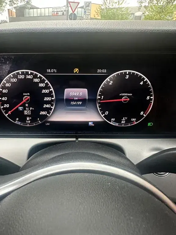 Gebraucht Mercedes E220 194 PS (142 kW) 2020 Schwarz Limousine