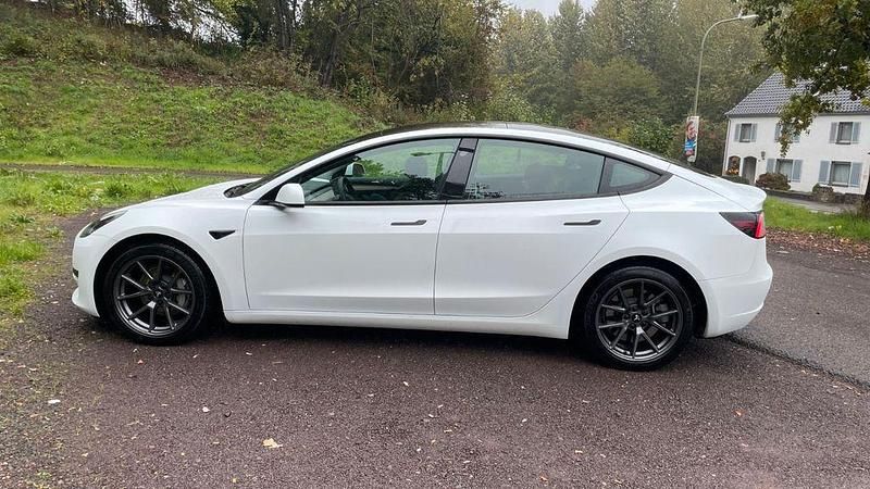 Gebraucht Tesla Model 3 RWD 225 kW (306 PS) 2022 Weiß Limousine